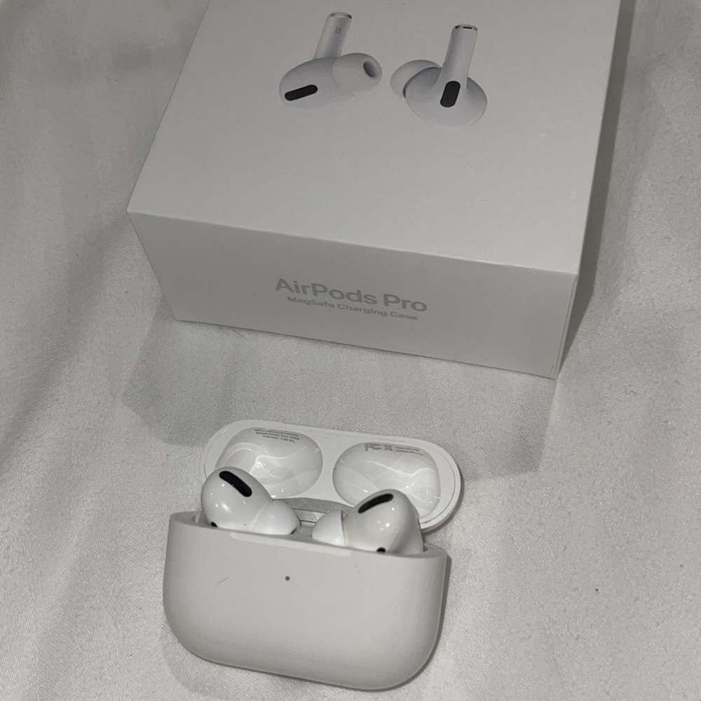 Brand new AirPods Pro w/ lightning charger